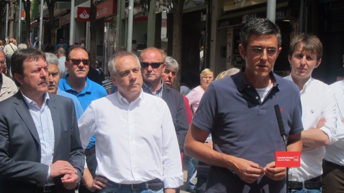Jordi Serra, Pere Navarro, Eduardo Madina y Javi López en el barrio de La Salut 