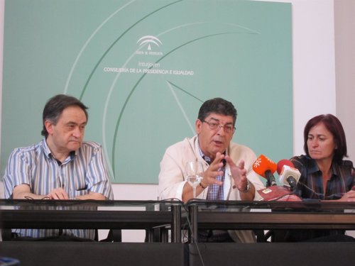 Valderas, en rueda de prensa en Almería
