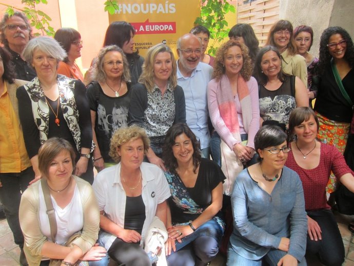 El candidato de ERC Josep Maria Terricabras en un acto con mujeres