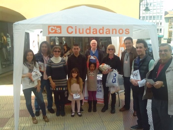 Ciudadanos Cantabria inicia la campaña en Torrelavega