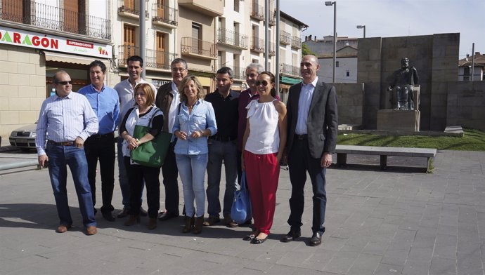 El presidente del PP-Huesca, Antonio Torres, visita Graus.
