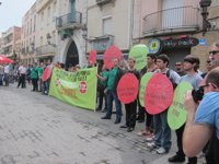 30 miembros de la PAH hacen un 'escrache silencioso' en un acto del PP en Mollet