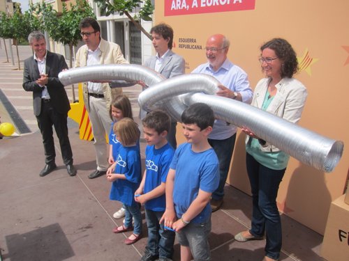 El candidato de ERC Josep Maria Terricabras y Marta Rovira en un acto en Amposta