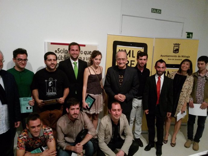 De la Torre con premiados Muestra Artes Visuales MálagaCrea 2014