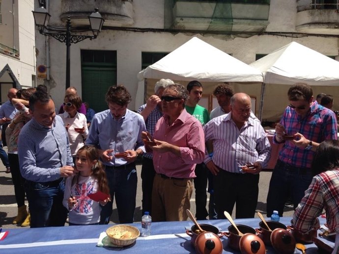 Garriga (en el centro, de rosa) como jurado del concurso.