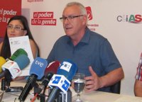 (AMP) Cayo Lara dice que moción de censura "tiene más pinta de ser una caricatura" y que detrás puede estar Rubalcaba