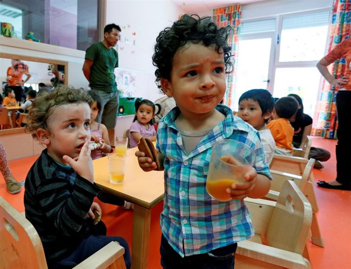 Participantes en uno de los programas lucha contra la exclusión de la Caixa