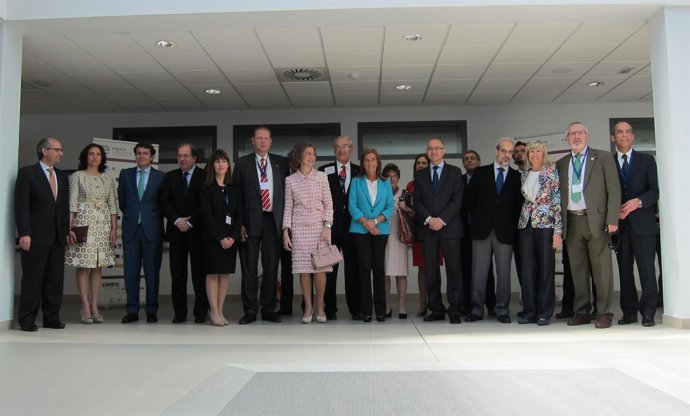 Autoridades en la inauguración del II Simposio sobre Alzheimer