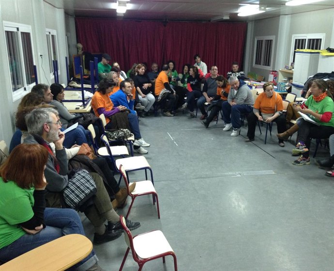 Encierro contra el cierre de unidades en el colegio Ciutat de Cremona