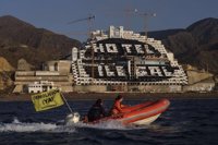 El alcalde de Carboneras rechaza la acción de Greenpeace e insta a "respetar los tiempos" judiciales
