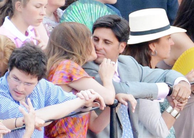 Besos, besos y más besos. Tarde de toros de Francisco Rivera y Lourdes Montes