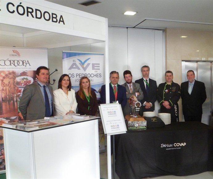 Fuentes (centro), durante la promoción en Valencia