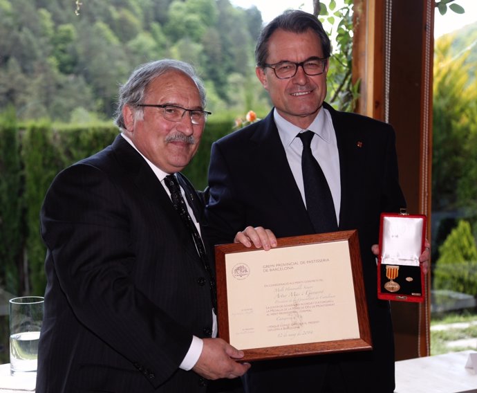 Artur Mas es galardonado por el Gremio de Pastelería de Barcelona