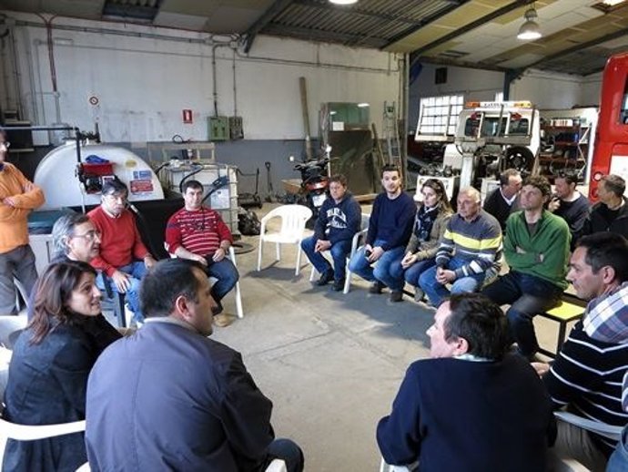 Plantilla del Torrebús en una reunión con la alcaldesa (Archivo)