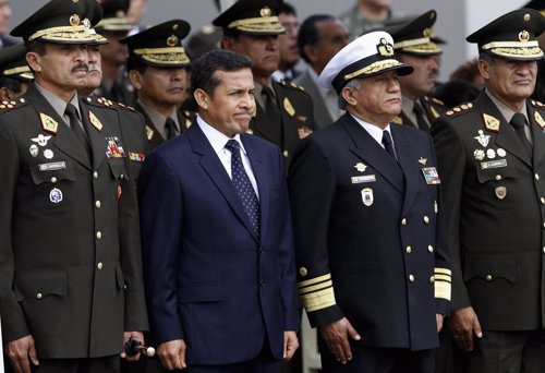 Ollanta Humala y la cúpula militar de las FFAA de Perú