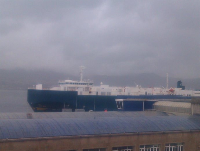 El mercante 'Baltic Breeze', en el muelle de Trasatlánticos de Vigo