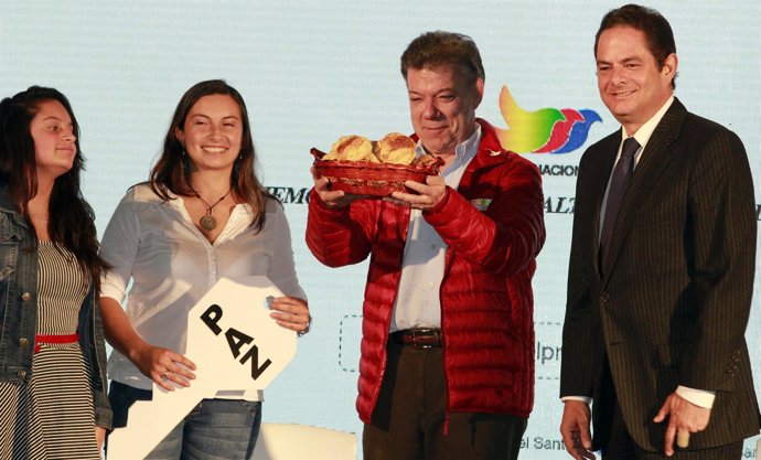 Juan Manuel Santos y Germán Vargas-Lleras en acto de campaña