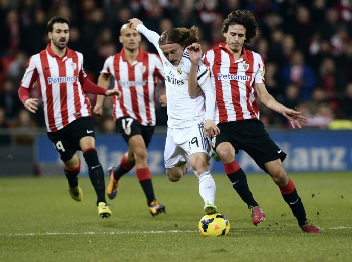 Ander Iturraspe y Luka Modric en el Real Madrid - Athletic Bilbao