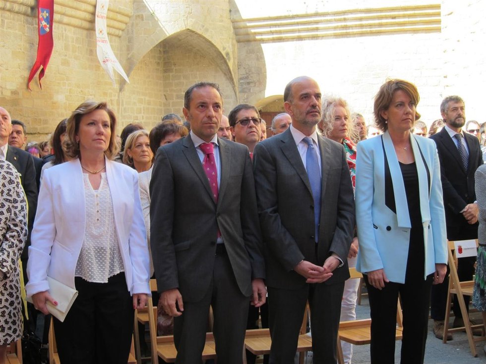 Minuto de silencio en los premios del turismo.