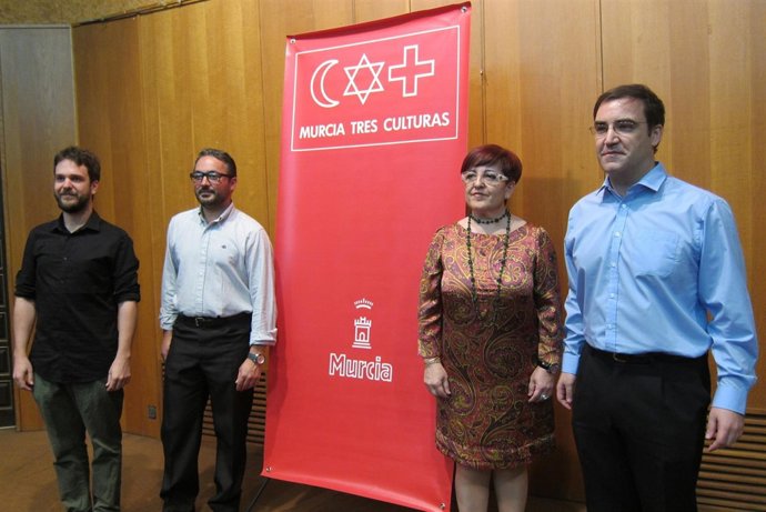 Losna, Gómez, Fernández y Paternai antes de la rueda de prensa