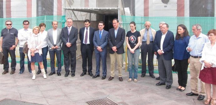 Partidos en Murcia guardan minuto de silencio por el asesinato de Isabel Carrasc