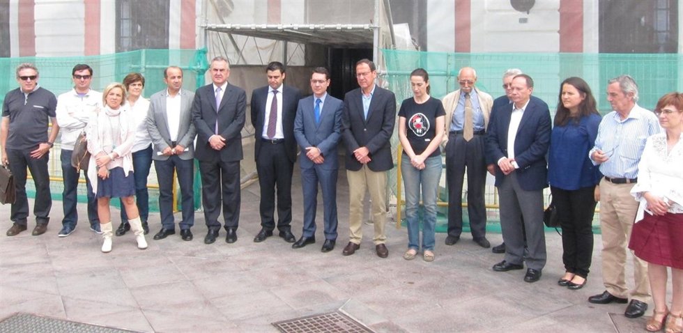 Partidos en Murcia guardan minuto de silencio por el asesinato de Isabel Carrasc