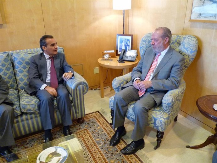 Villalobos y el presidente de CaixaBank