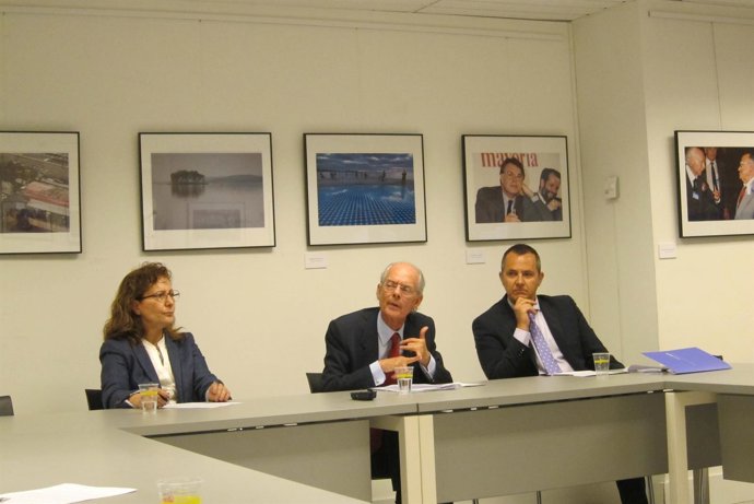 Ignacio Buqueras (ARHOE) y Elsa González (FAPE)