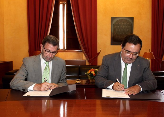 Manuel Gracia y Vicente Guzmán firman un convenio de colaboración