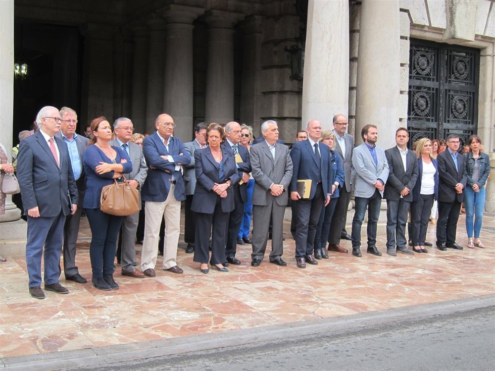 Barberá y otros ediles en la concentración silenciosa por Carrasco