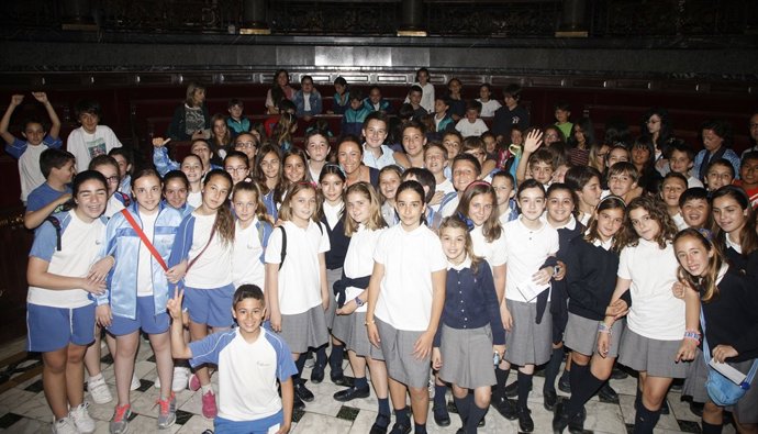 Escolares premiados por su compromiso con paliar la contaminación acústica.