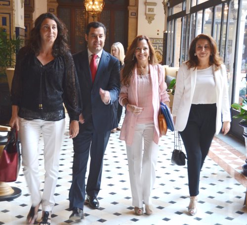 López Gabarro, Moreno, Jiménez Becerril y Crespo, a su llegada a un acto