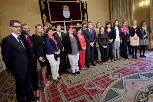 Feijóo se reúne con directores de Turismo de las comunidades