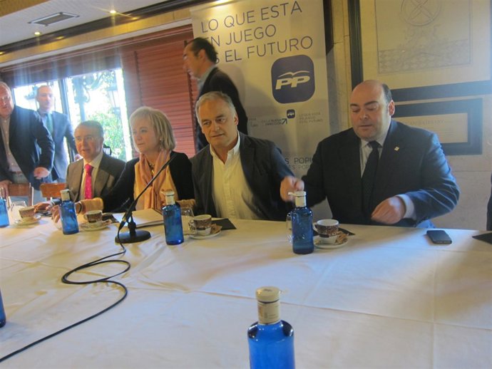 Por la izquierda, Garriga, Fernández, Pons y Caunedo. 