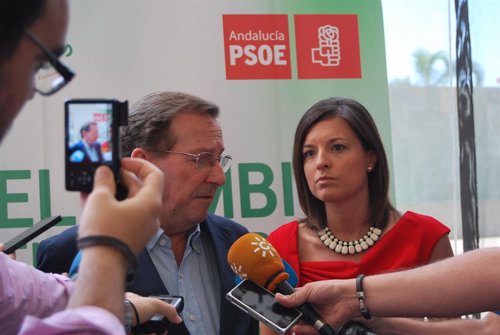 De Llera atendiendo a los medios