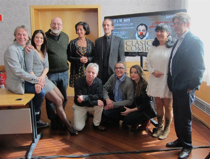 El reparto de 'Clásicos Cómicos' con Mercedes Cantalapiedra y Chema Viteri