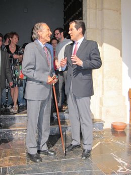 Gala y Nieto charlan tras la firma del convenio