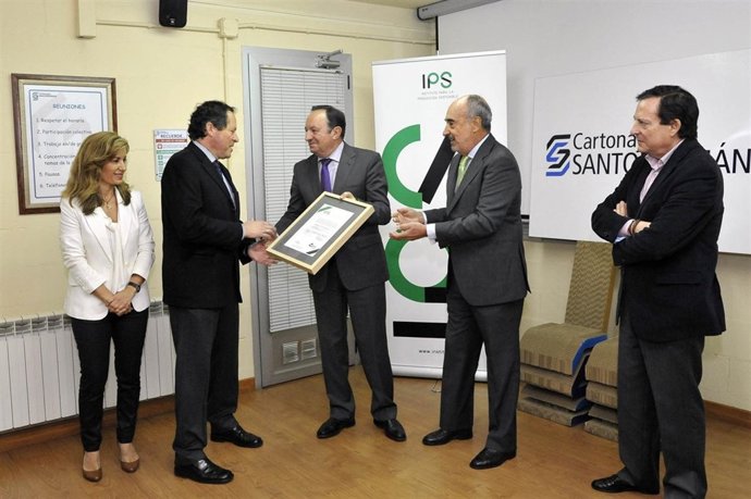 Sanz entrega cerficado a Cartonajes Santorroman