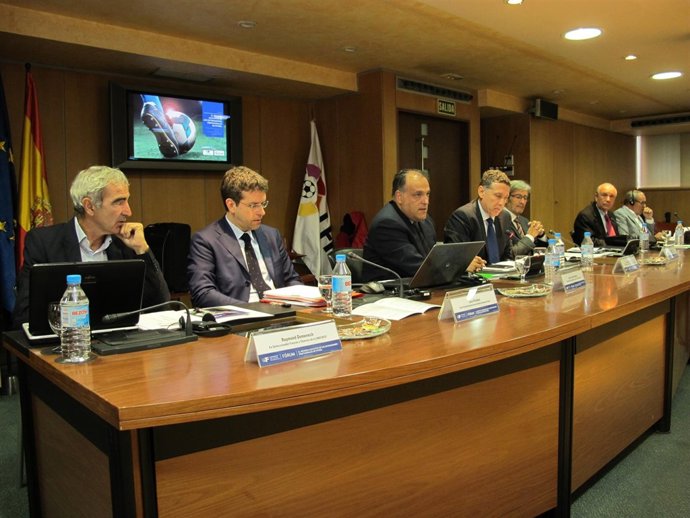 Javier Tebas, Raymon Domenech y Xavier Juliá en el Foro de la LFP-ANEF
