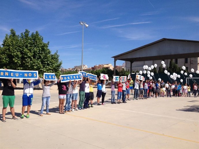 Escuelas catalanas y Rigau reclaman la liberación de las 300 niñas nigerianas