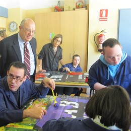 Santi Fisas (PP) visita un centro ocupacional en Barcelona