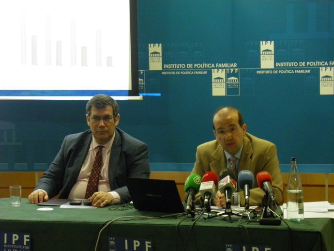 Hertfelder y Martínez-Aedo presentan la evolución de las familias en España