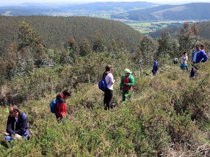 Los escolares de Torrelavega se acercan al monte Dobra
