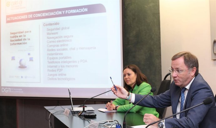 Moragues presenta libro 'Seguridad para tod@s en la Sociedad de la Información'.