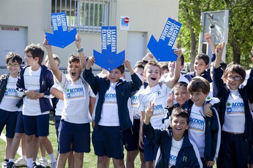 Niños participan en Carrera contra el Hambre
