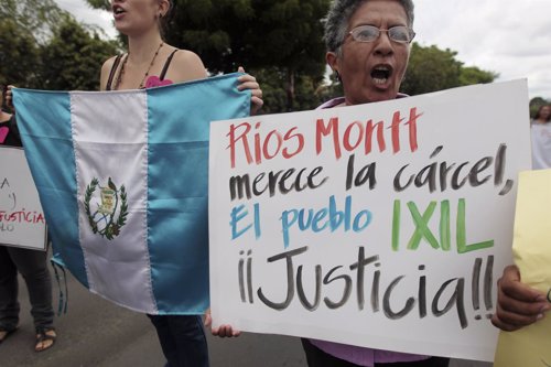 Manifestantes contra el dictador guatemalteco Efraín Ríos Montt