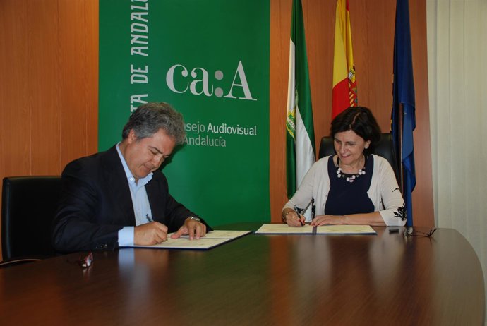 NOTA PRENSA Y FOTO FIRMA CONVENIO CONSEJO AUDIOVISUAL Y ATIC
