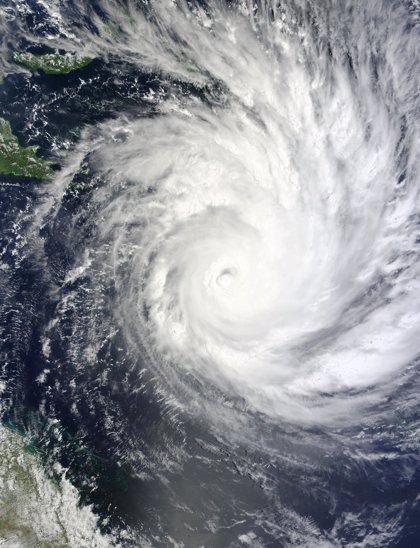 La intensidad de los ciclones tropicales se aleja del ecuador