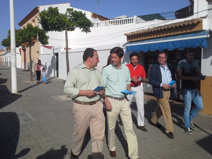 El secretario general del PP de Huelva, Guillermo García Longoria, y David Tosca