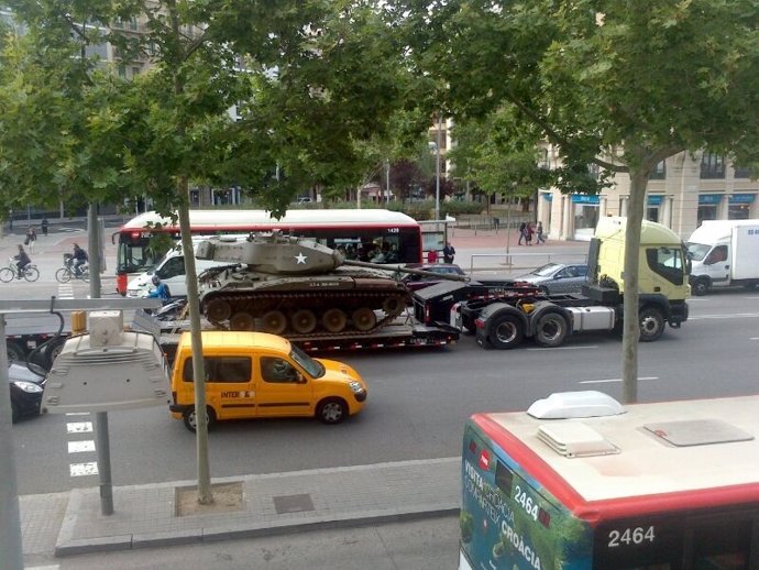 Llegan a Barcelona vehículos de guerra para el Salón del Cómic